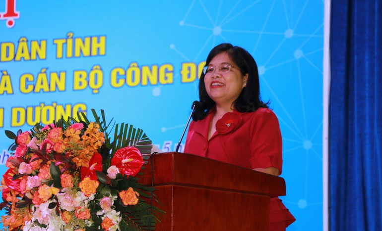 Phó Chủ tịch Hội đồng nhân dân tỉnh Bình Dương Nguyễn Trường Nhật Phượng phát biểu ý kiến tại hội nghị. Phó Chủ tịch Hội đồng nhân dân tỉnh Bình Dương Nguyễn Trường Nhật Phượng phát biểu ý kiến tại hội nghị.