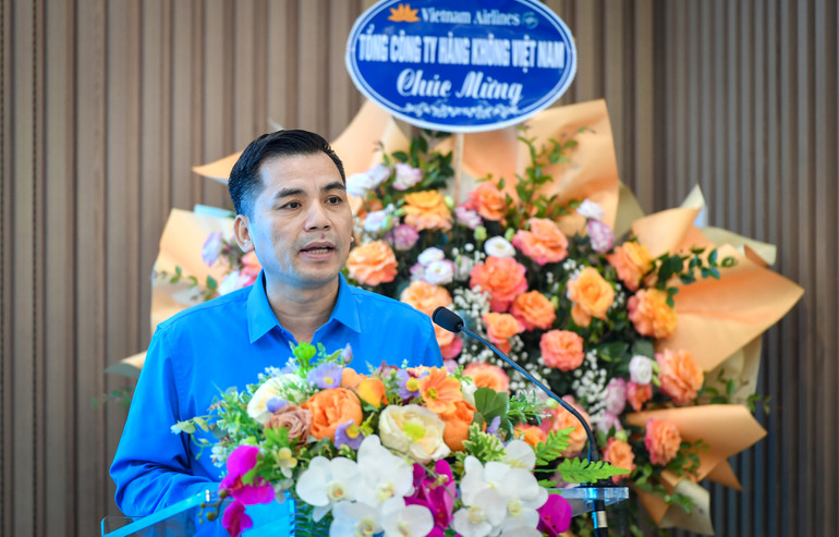 Đồng chí Lê Đình Hùng, Phó Chủ tịch Liên đoàn Lao động thành phố Hà Nội phát biểu tại diễn đàn.