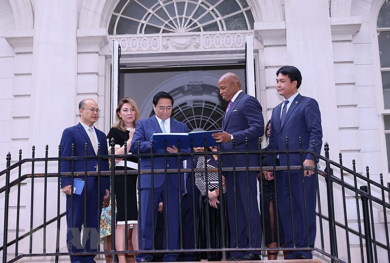 [Ảnh] Thủ tướng Phạm Minh Chính gặp Thị trưởng New York Eric Adams ảnh 2