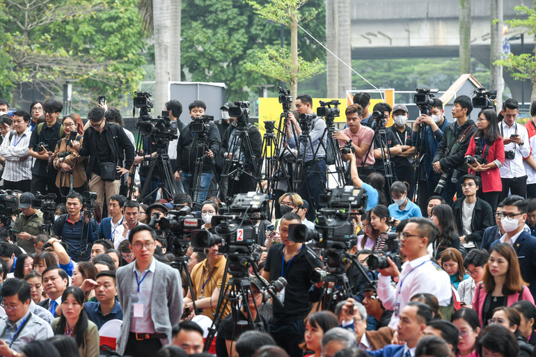 Báo chí tác nghiệp tại Hội Báo toàn quốc 2023.