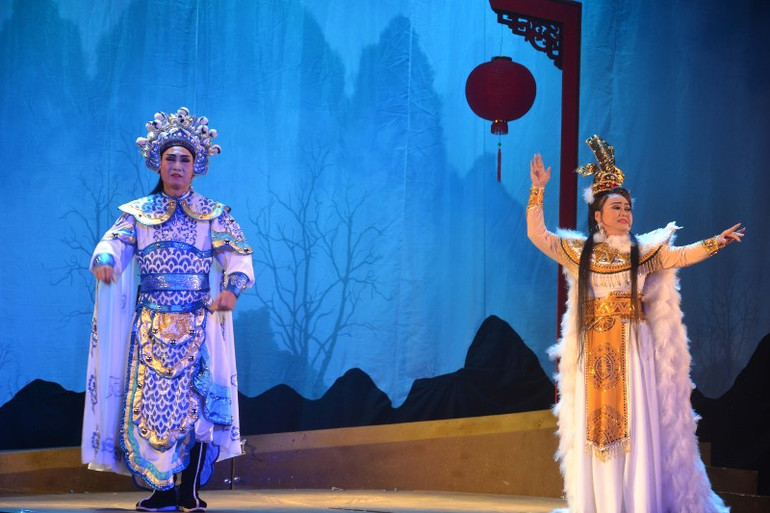 Vở hát bội “Chiếc áo thiên nga” của Nhà hát nghệ thuật Hát Bội thành phố. Vở hát bội “Chiếc áo thiên nga” của Nhà hát nghệ thuật Hát Bội thành phố.