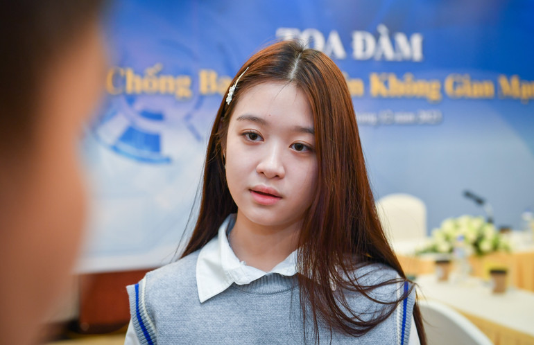 Nạn nhân Bảo Ngọc tỏ ra hoảng sợ và hoang mang khi trở thành nạn nhân của nạn bạo lực trên không gian mạng.