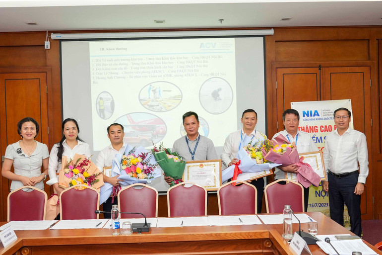 3 tập thể và 2 cá nhân trực thuộc Cảng Hàng không quốc tế Nội Bài được Tổng Công ty Cảng hàng không Việt Nam biểu dương, khen thưởng.