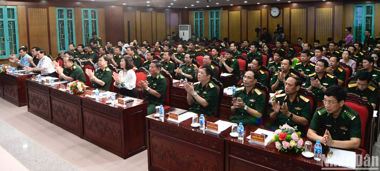 Các đại biểu tham dự lễ phát động cuộc thi.