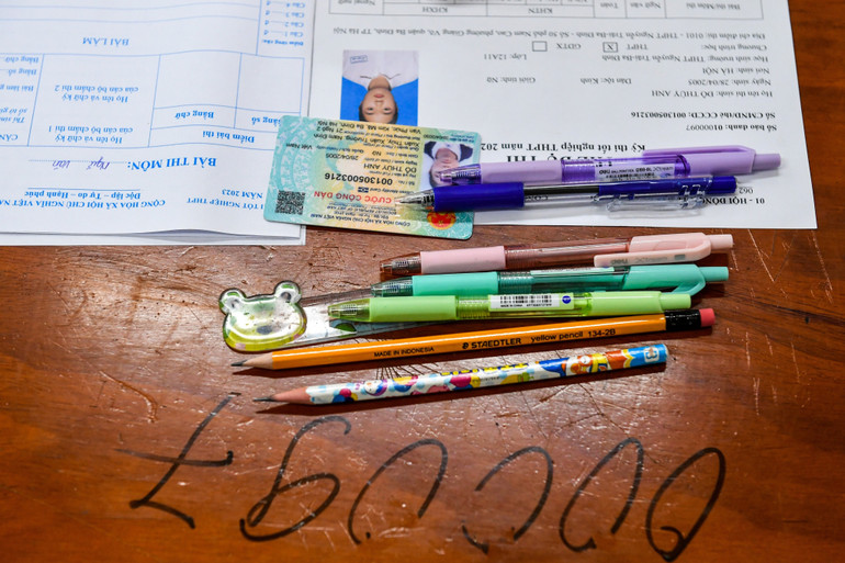 Những vật dụng thí sinh được phép mang vào phòng thi. (Ảnh: Thành Đạt)