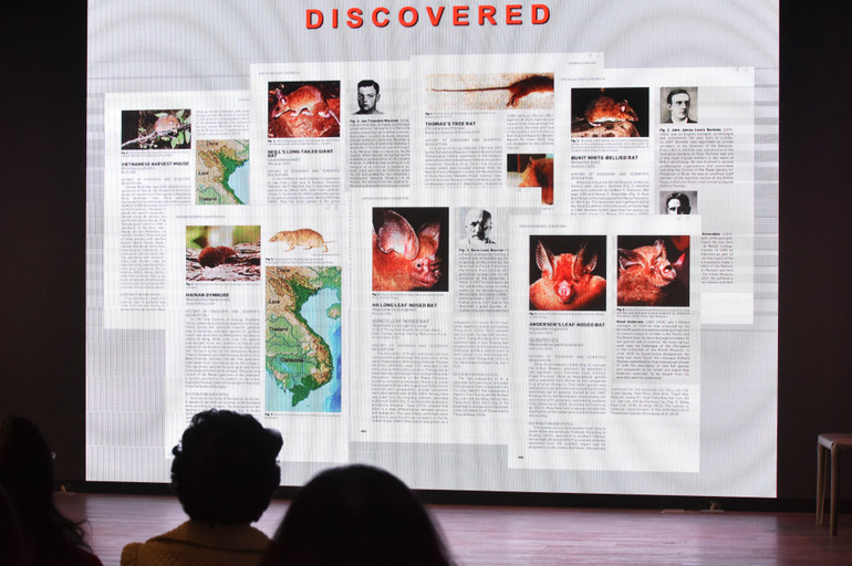 Giới thiệu nội dung cuốn sách mà Tiến sĩ Tilo Nadler đã dành rất nhiều tâm huyết. (Ảnh: Thành Đạt)