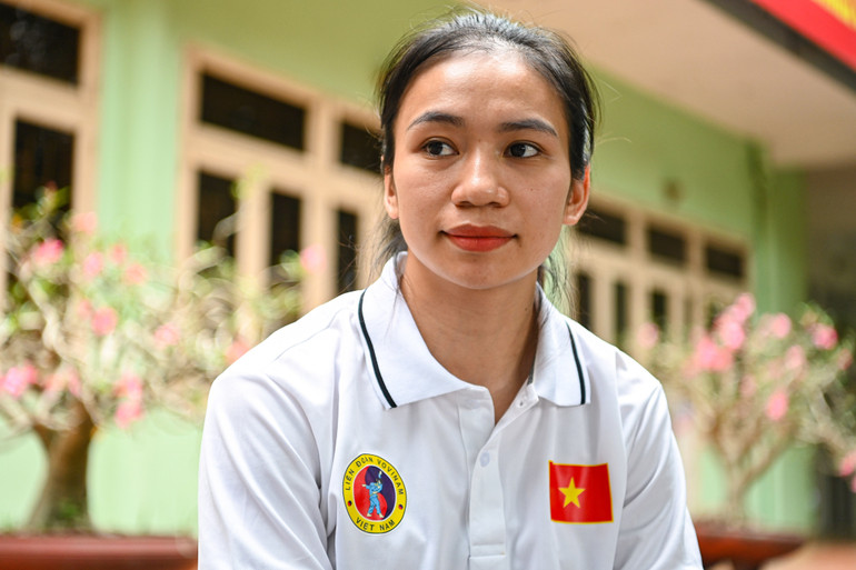 Nữ võ sĩ Lê Thị Hiền chia sẻ lại trải nghiệm tại SEA Games 32 của mình. Đây cũng là lần thứ 2 cô gái tới từ Thanh Hóa được vinh dự tham gia SEA Games. Nữ võ sĩ Lê Thị Hiền chia sẻ lại trải nghiệm tại SEA Games 32 của mình. Đây cũng là lần thứ 2 cô gái tới từ Thanh Hóa được vinh dự tham gia SEA Games.