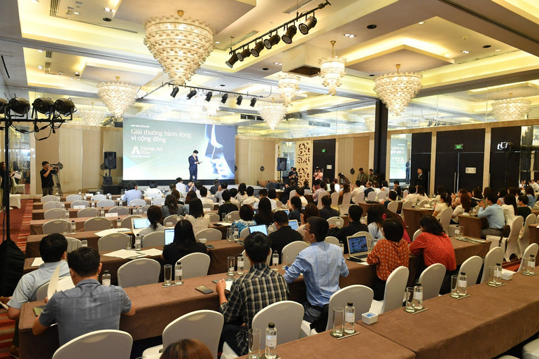Quang cảnh lễ công bố Giải thưởng hành động vì cộng đồng - Human Act Prize (Ảnh: Thành Đạt)
