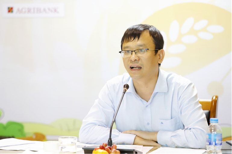 Nhà báo Nguyễn Văn Hoài, Phó Tổng Biên tập Báo Nông thôn Ngày nay/điện tử Dân Việt, Chủ tịch Hội đồng Chung khảo.