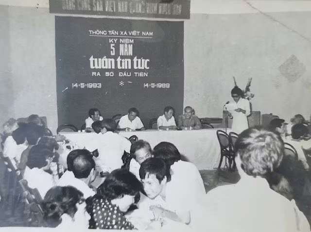 Lễ kỷ niệm 5 năm Tuần Tin tức ra số đầu tiên.