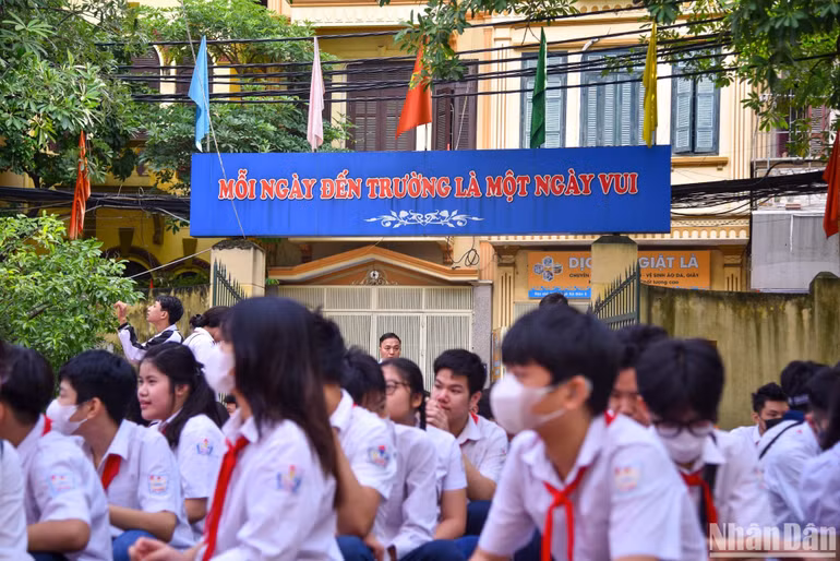 Mỗi ngày đến trường với các em sẽ đều là một ngày vui. (Ảnh: Nhật Quang)