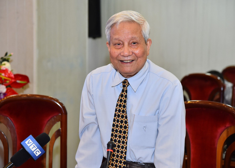 Nhà báo lão thành Hà Đăng chia sẻ những kỷ niệm về Tổng Bí thư Nguyễn Văn Linh tại Tọa đàm do Báo Nhân Dân tổ chức chiều 24/4/2023.