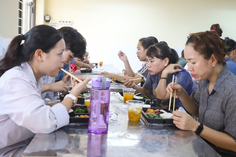 Những bếp ăn miễn phí mùa thi đã tiếp thêm động lực cho các thí sinh trong quá trình vượt vũ môn của mình.