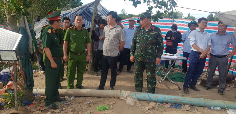 Các lực lượng tại hiện trường tập trung để cứu hộ, cứu nạn.