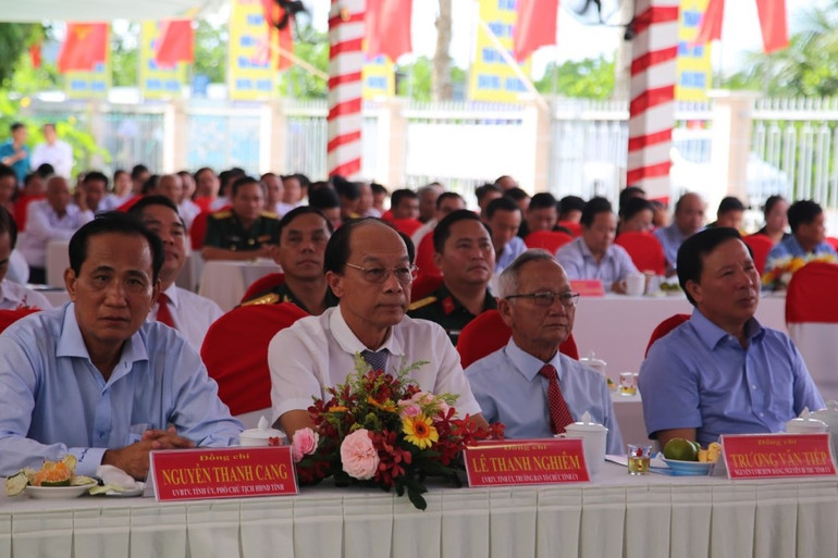 Lãnh đạo Ủy ban nhân dân tỉnh Long An cùng các Sở, ban, ngành dự lễ kỷ niệm 70 năm chiến thắng trận Kinh Bùi.