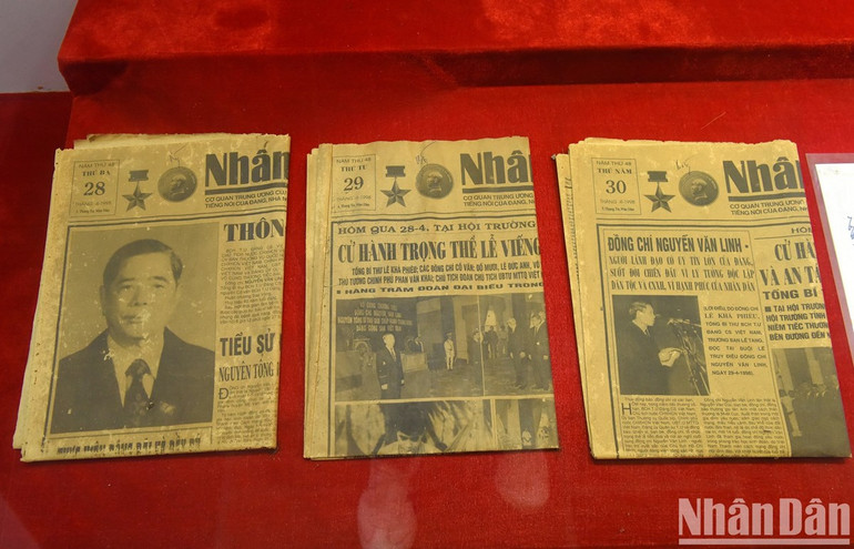 Vào năm đầu thời kỳ đổi mới, Tổng Bí thư Nguyễn Văn Linh nổi tiếng với bút danh N.V.L với một loạt các bài báo trong chuyên mục “Những việc cần làm ngay” đăng trên báo Nhân Dân bàn về những việc cần phải chấn chỉnh trong xã hội, tạo ra luồng sinh khí mới trong xã hội, thể hiện sự trăn trở và tinh thần quyết tâm của người đứng đầu Đảng và Nhà nước ta trong chống tham nhũng, tiêu cực, bảo vệ lợi ích và quyền làm chủ của nhân dân. Vào năm đầu thời kỳ đổi mới, Tổng Bí thư Nguyễn Văn Linh nổi tiếng với bút danh N.V.L với một loạt các bài báo trong chuyên mục “Những việc cần làm ngay” đăng trên báo Nhân Dân bàn về những việc cần phải chấn chỉnh trong xã hội, tạo ra luồng sinh khí mới trong xã hội, thể hiện sự trăn trở và tinh thần quyết tâm của người đứng đầu Đảng và Nhà nước ta trong chống tham nhũng, tiêu cực, bảo vệ lợi ích và quyền làm chủ của nhân dân.