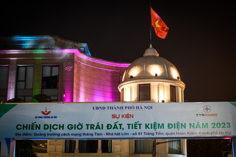 Tắt đèn để bật lên một tương lai xanh là một trong những thông điệp chính của chiến dịch Giờ Trái đất.