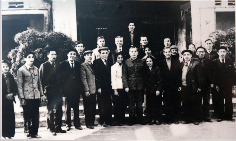 Tổng Bí thư Nguyễn Văn Linh về thăm xã Giai Phạm năm 1987. Tổng Bí thư Nguyễn Văn Linh về thăm xã Giai Phạm năm 1987.