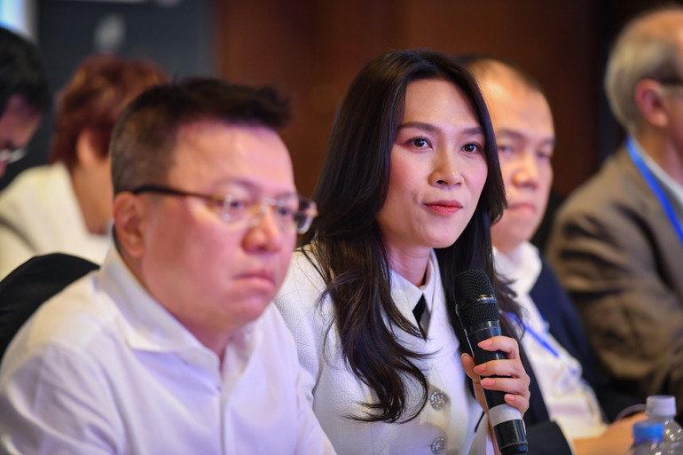 Thực tế, không phải đợi tới đêm Gala trao giải, những “kỳ vọng kết nối” mới được hiện thực hóa. Ngay trong ngày chấm Chung khảo cho 35 ý tưởng, dự án, ca sĩ Mỹ Tâm, thành viên Hội đồng Giám khảo đã trực tiếp ủng hộ 500 triệu đồng cho 2 dự án, bao gồm Quỹ Cộng đồng Phòng tránh thiên tai và FAS Angel. Thực tế, không phải đợi tới đêm Gala trao giải, những “kỳ vọng kết nối” mới được hiện thực hóa. Ngay trong ngày chấm Chung khảo cho 35 ý tưởng, dự án, ca sĩ Mỹ Tâm, thành viên Hội đồng Giám khảo đã trực tiếp ủng hộ 500 triệu đồng cho 2 dự án, bao gồm Quỹ Cộng đồng Phòng tránh thiên tai và FAS Angel.