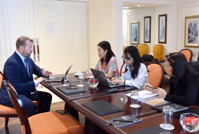 Đại diện ACE trao đổi với phóng viên trong khuôn khổ chuyến làm việc tại Việt Nam.