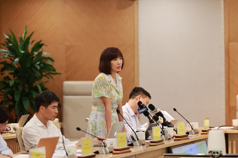 Bà Nguyễn Thị Thanh Huyền, Phó Cục trưởng Cục Phát thanh Truyền hình và Thông tin điện tử thông tin tại buổi họp báo.