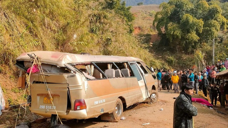 Hiện trường vụ tai nạn nghiêm trọng tại huyện Thuận Châu, Sơn La khiến 3 người chết và 4 nạn nhân bị thương nặng. (Ảnh: Ủy ban An toàn giao thông quốc gia) Hiện trường vụ tai nạn nghiêm trọng tại huyện Thuận Châu, Sơn La khiến 3 người chết và 4 nạn nhân bị thương nặng. (Ảnh: Ủy ban An toàn giao thông quốc gia)