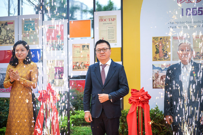 Đồng chí Lê Quốc Minh, Ủy viên Trung ương Đảng, Tổng Biên tập Báo Nhân Dân, Phó Trưởng Ban Tuyên giáo Trung ương, Chủ tịch Hội Nhà báo Việt Nam tại lễ khai mạc triển lãm.