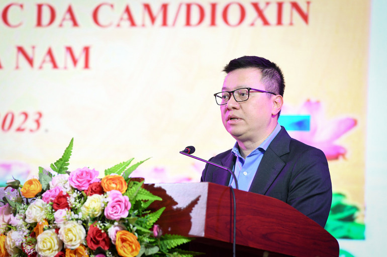 Đồng chí Lê Quốc Minh, Ủy viên Trung ương Đảng, Tổng Biên tập Báo Nhân Dân, Phó Trưởng Ban Tuyên giáo Trung ương, Chủ tịch Hội Nhà báo Việt Nam phát biểu tại lễ trao tặng. (Ảnh: Thành Đạt)