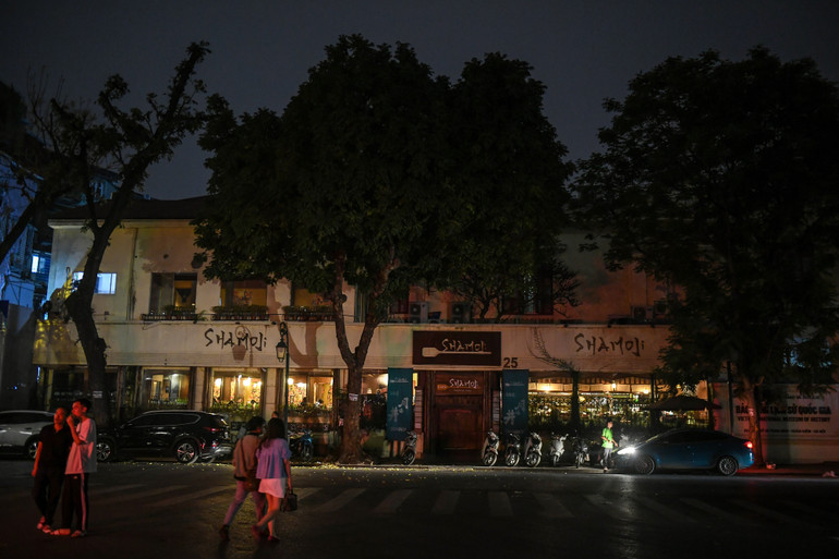 Những con phố đã bắt đầu tắt đèn... bật tương lai.