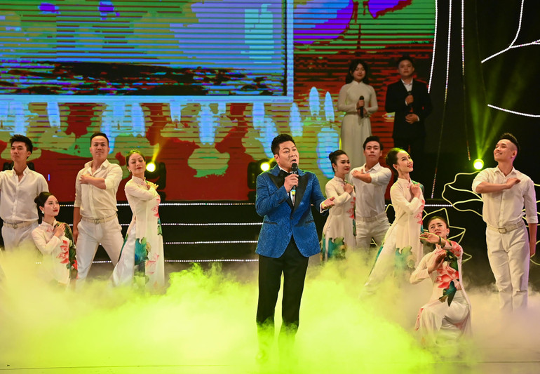 Một tiết mục văn nghệ tại chương trình. (Ảnh: Duy Linh)