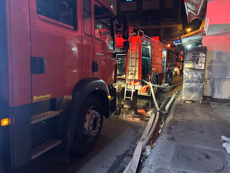 Xe PCCC xuất hiện tại hiện trường.