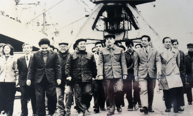 Trong suốt cuộc đời hoạt động cách mạng, Tổng Bí thư Nguyễn Văn Linh là một nhân cách lớn, một người cộng sản mẫu mực, suốt đời “tận trung với nước, tận hiếu với dân”, một nhà lãnh đạo kiên định, bản lĩnh và sáng tạo, học trò xuất sắc của Chủ tịch Hồ Chí Minh; một con người giản dị, cần kiệm, ghét bỏ thói phô trương, hình thức; không ham quyền lực, địa vị; luôn sâu sát thực tiễn cuộc sống, lắng nghe ý kiến và thấu hiểu khó khăn của nhân dân. Trong suốt cuộc đời hoạt động cách mạng, Tổng Bí thư Nguyễn Văn Linh là một nhân cách lớn, một người cộng sản mẫu mực, suốt đời “tận trung với nước, tận hiếu với dân”, một nhà lãnh đạo kiên định, bản lĩnh và sáng tạo, học trò xuất sắc của Chủ tịch Hồ Chí Minh; một con người giản dị, cần kiệm, ghét bỏ thói phô trương, hình thức; không ham quyền lực, địa vị; luôn sâu sát thực tiễn cuộc sống, lắng nghe ý kiến và thấu hiểu khó khăn của nhân dân.