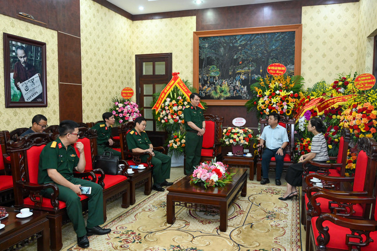 Buổi tiếp Đoàn đại biểu Tổng cục Kỹ thuật, Bộ Quốc phòng. (Ảnh: DUY LINH)