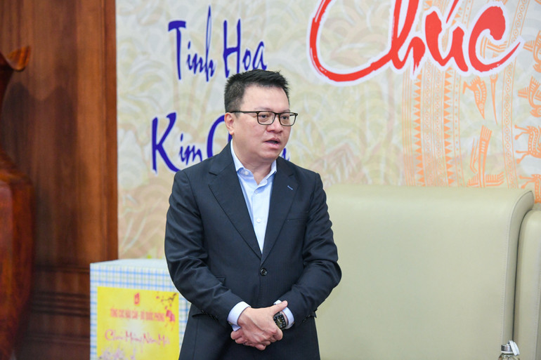 Đồng chí Lê Quốc Minh, Ủy viên Trung ương Đảng, Tổng Biên tập Báo Nhân Dân, Phó Trưởng Ban Tuyên giáo Trung ương, Chủ tịch Hội Nhà báo Việt Nam phát biểu và chúc Tết cán bộ, chiến sĩ Bộ Tư lệnh Tác chiến không gian mạng. (Ảnh: Thành Đạt)