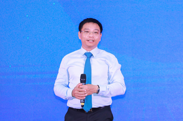 Bộ trưởng Nguyễn Văn Thắng giải đáp các câu hỏi của đoàn viên, thanh niên ngành giao thông.