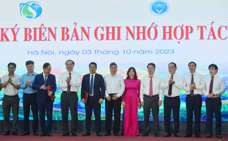 Tổng cục Khí tượng Thủy văn và Tổng công ty Quản lý bay Việt Nam cũng tổ chức ký hợp tác với các nội dung trọng tâm về tăng cường trao đổi, phối hợp trong việc xây dựng, hoàn thiện và triển khai thi hành pháp luật về hoạt động khí tượng thủy văn.