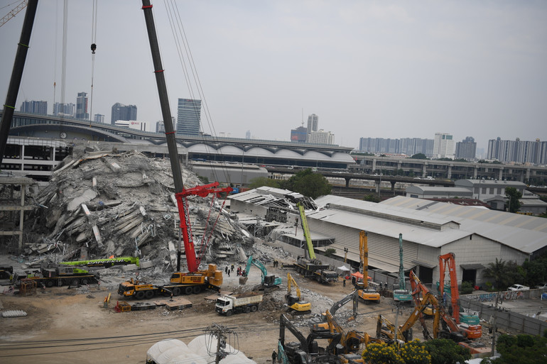 Tòa nhà 30 tầng đang xây dựng dở, dễ dàng bị đổ sụp trong động đất tại Bangkok. (Ảnh: Xuân Sơn).