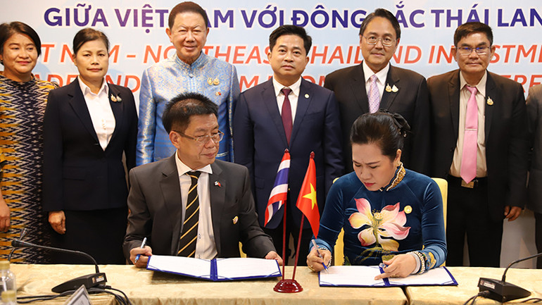 Các doanh nghiệp hai nước ký kết hợp tác. (Ảnh: CTV)