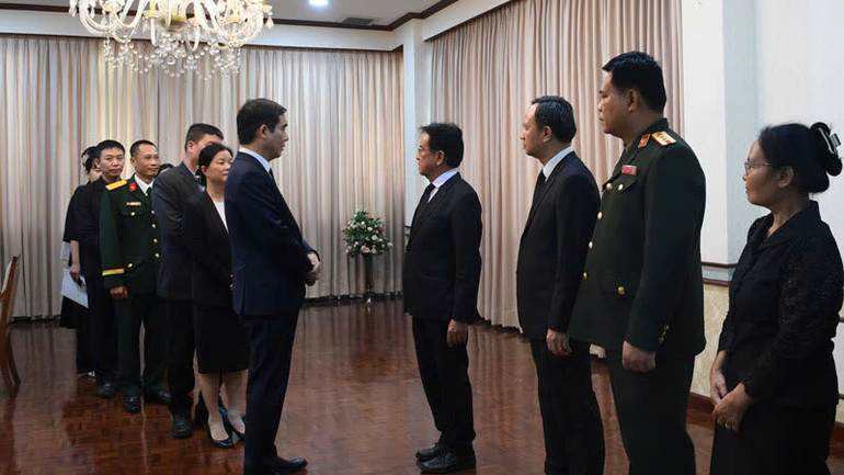 Đại sứ Phạm Việt Hùng gửi lời chia buồn tới Đại sứ Khamphan Anlavan và cán bộ, nhân viên Đại sứ quán Lào tại Thái Lan.