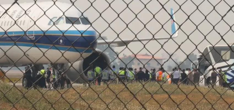 Máy bay của hãng China Southern Airlines tại sân bay Mae Sot, tỉnh Tak của Thái Lan, ngày 20/2. Ảnh: NBT.