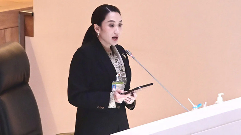Thủ tướng Paetongtarn Shinawatra phát biểu tranh luận tại Hạ viện Thái Lan. (Ảnh: NBT)
