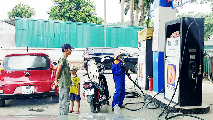 Nhiều doanh nghiệp phân phối xăng, dầu không còn mặn mà với thị trường. Ảnh: NGUYỆT ANH Nhiều doanh nghiệp phân phối xăng, dầu không còn mặn mà với thị trường. Ảnh: NGUYỆT ANH