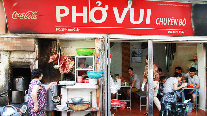 Nhiều quán phở đã ghi dấu trong lòng người dân Hà Nội.