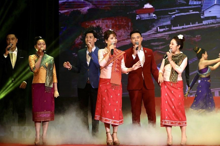 Chương trình nghệ thuật chào mừng lễ kỷ niệm. (Ảnh: Lâm Khánh/TTXVN)