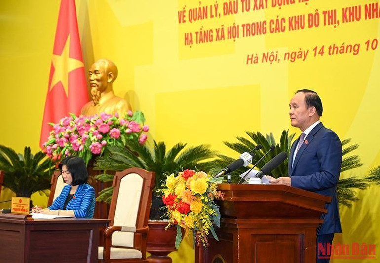 Chủ tịch Hội đồng nhân dân thành phố Nguyễn Ngọc Tuấn phát biểu khai mạc phiên họp. (Ảnh: DUY LINH) Chủ tịch Hội đồng nhân dân thành phố Nguyễn Ngọc Tuấn phát biểu khai mạc phiên họp. (Ảnh: DUY LINH)