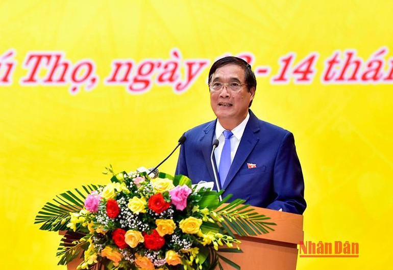 Bí thư Tỉnh ủy, Chủ tịch HĐND tỉnh Phú Thọ Bùi Minh Châu phát biểu khai mạc phiên họp. (Ảnh Duy Linh)