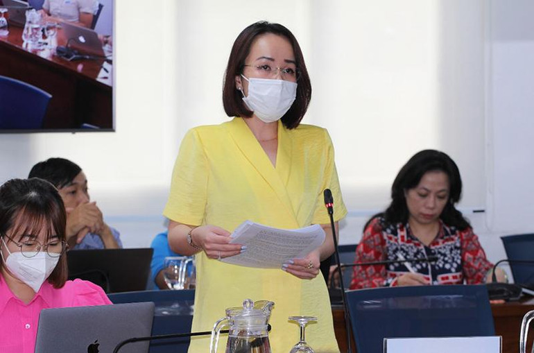 Đại diện Sở Y tế Thành phố Hồ Chí Minh trả lời câu hỏi của phóng viên.