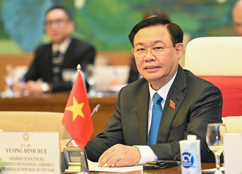 Chủ tịch Quốc hội Vương Đình Huệ phát biểu tại buổi hội đàm.