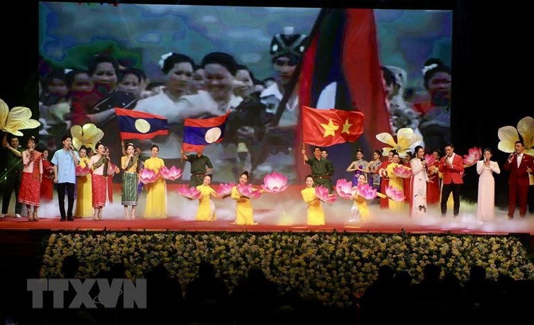 Chương trình nghệ thuật chào mừng lễ kỷ niệm. (Ảnh: Lâm Khánh/TTXVN)