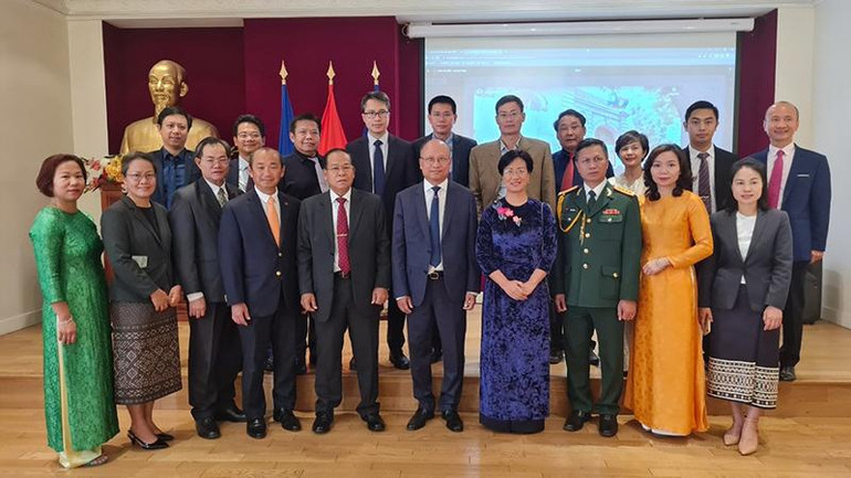 Hai Đại sứ quán sẽ tiếp tục thực hiện các hoạt động trao đổi, giao lưu, đặc biệt là giữa các cán bộ ngoại giao trẻ. Hai Đại sứ quán sẽ tiếp tục thực hiện các hoạt động trao đổi, giao lưu, đặc biệt là giữa các cán bộ ngoại giao trẻ.